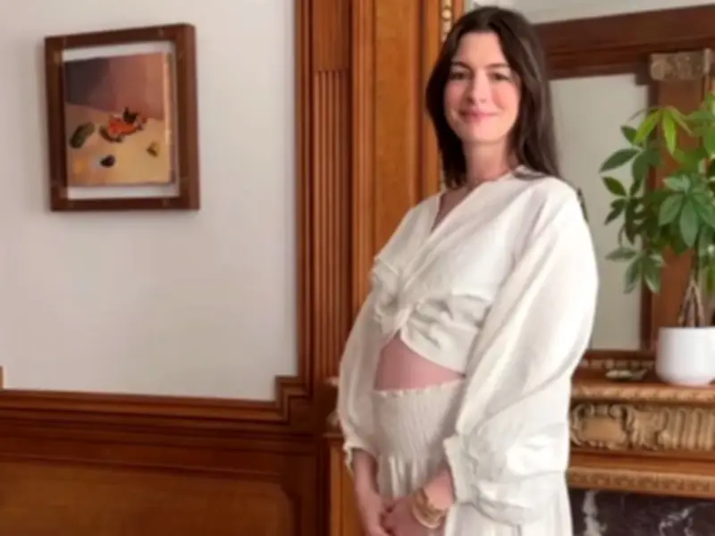 Anne Hathaway Laughs Off Backwards Maternity Outfit Claims