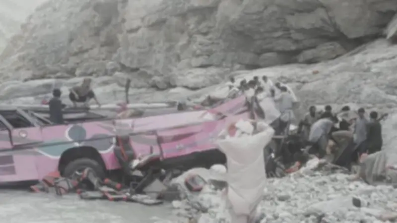 At Least 40 Killed in Quetta-Peshawar Bus Crash in Balochistan