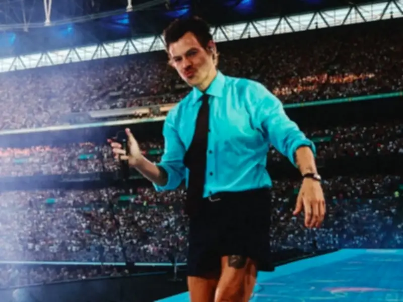 Harry Styles Pays Emotional Tribute to One Direction Bandmates After Record Wembley Run