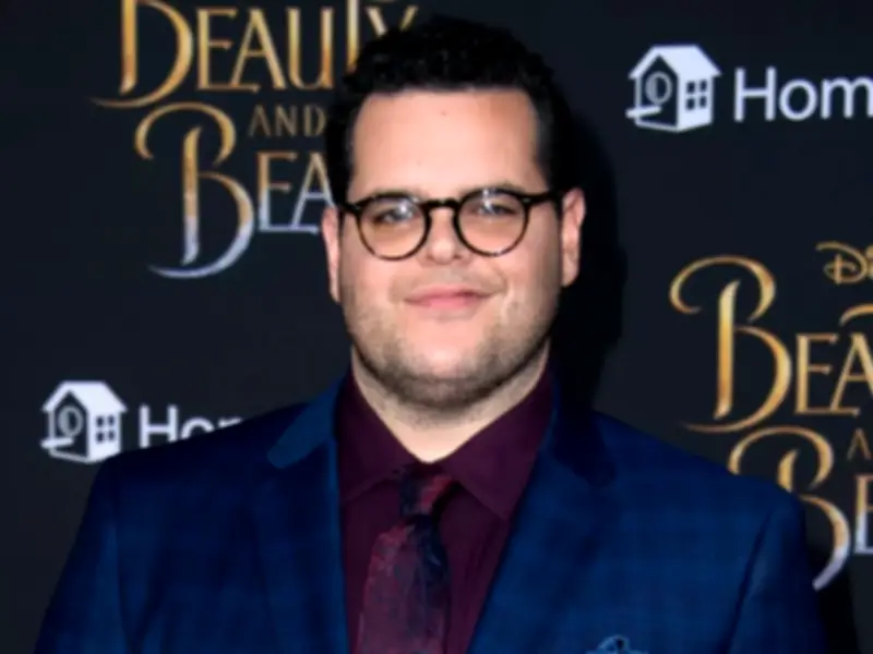 Josh Gad Joins Margot Robbie and Bradley Cooper in Ocean's 11 Prequel