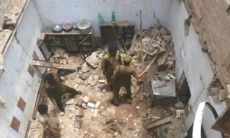 Lahore Roof Collapse Kills Child, Injures Four at Under-Construction House