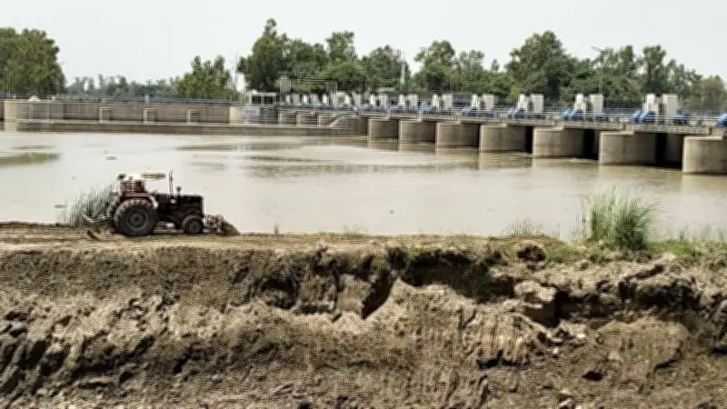 River Ravi 2025 Floods: Nikaso Spill Channel Failure Devastates Khanewal