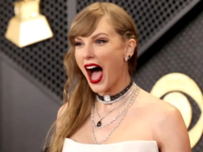 Taylor Swift Fans Get Mystery Pastry Outside Wedding Venue