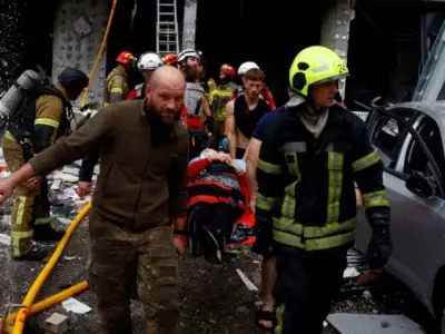 Russia Strikes Ukraine Killing 20 as Kyiv Runs Low on US Missile Defenses